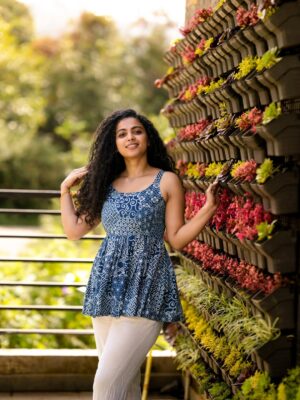 Padeni Kumar Instagram - When I only wear smile as my makeup, Glow automatically comes and makes my confidence “Shine”
.
Pc: @shutter_freakz 
Costume: @driya.dressify 
Place: @lushgreenofficial 
#ootd #instamood #instafashion #love #crazy #fun #curly