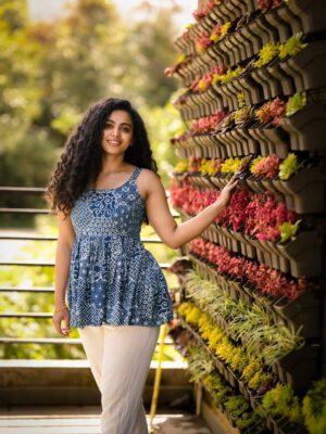 Padeni Kumar Instagram - When I only wear smile as my makeup, Glow automatically comes and makes my confidence “Shine”
.
Pc: @shutter_freakz 
Costume: @driya.dressify 
Place: @lushgreenofficial 
#ootd #instamood #instafashion #love #crazy #fun #curly