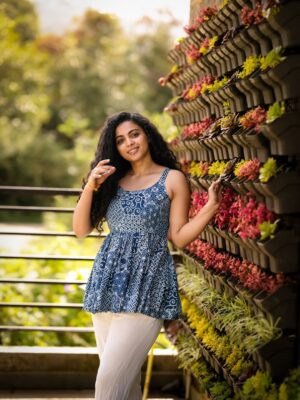Padeni Kumar Instagram - When I only wear smile as my makeup, Glow automatically comes and makes my confidence “Shine”
.
Pc: @shutter_freakz 
Costume: @driya.dressify 
Place: @lushgreenofficial 
#ootd #instamood #instafashion #love #crazy #fun #curly