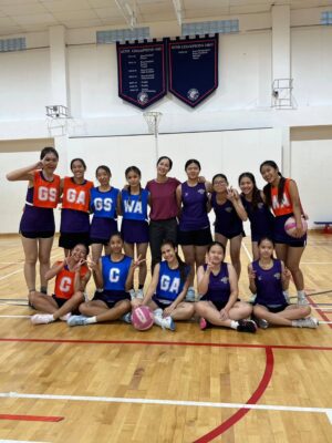 Paige Chua Instagram - Thank you ,everyone of you who has taken part in the production of 《Under the net》. 

I may not have been an active member of your progress as the production team has already given you the necessary tools to be the best that you can be on screen. I am proud to be part of this team. 

Many of you do not know netball, but I've seen everyone giving your best, training to look like a netballer. 

Thank you for bringing life to the memories I still hold dear, bringing passion to the sport, and most importantly, telling the story of a netballer. 

《Under the net》 is a story about the hope and dreams of every netball player. It's about the camaderie and bond the girls have for one another, on court and in life.  It's how the game of netball fostered discipline, perseverance, and forged friendships that last a lifetime. 

My first  ❤️ 

#力挽狂蓝
#underthenet