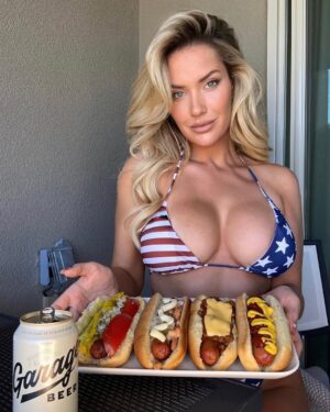 Paige Spiranac Instagram - 🇺🇸Happy 4th🇺🇸 How do you like your hot dog?🌭