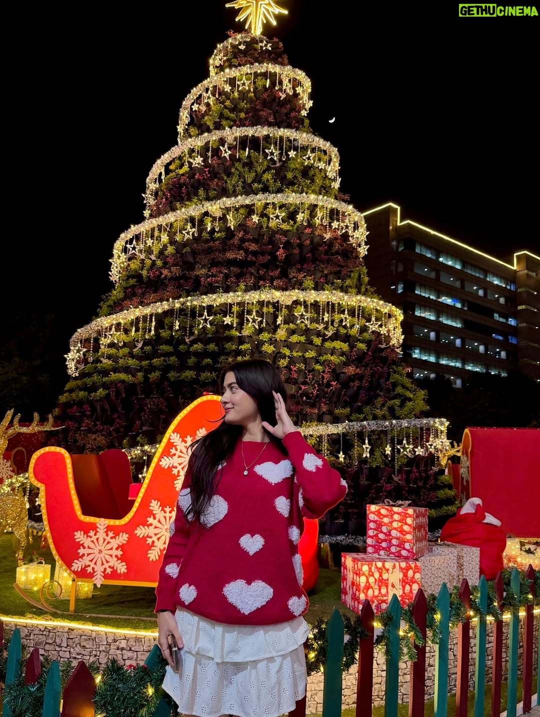 Palak Bharti - 26.3K Likes - When your outfit matches the Christmas mood 🎄