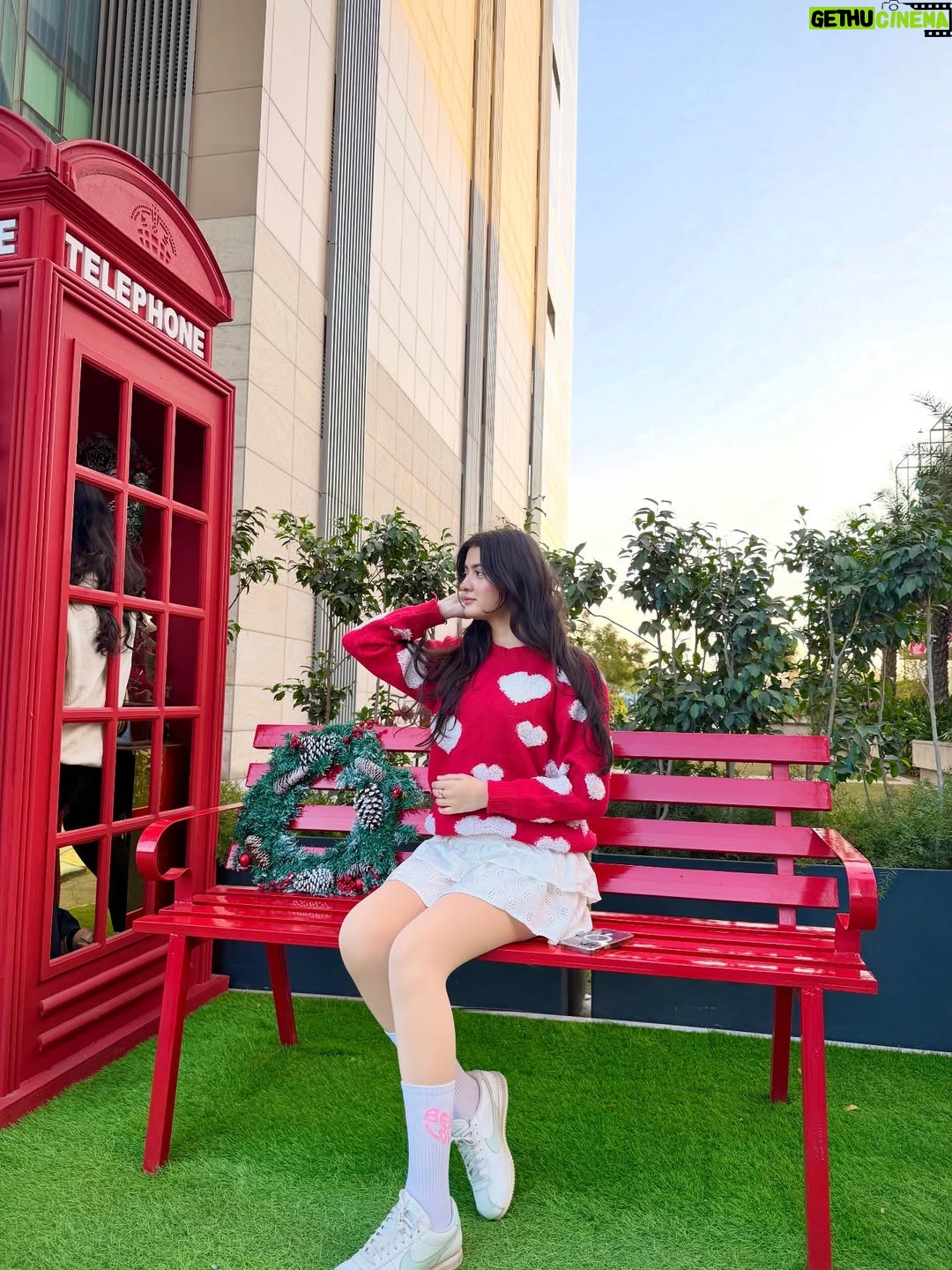 Palak Bharti - 26.3K Likes - When your outfit matches the Christmas mood 🎄