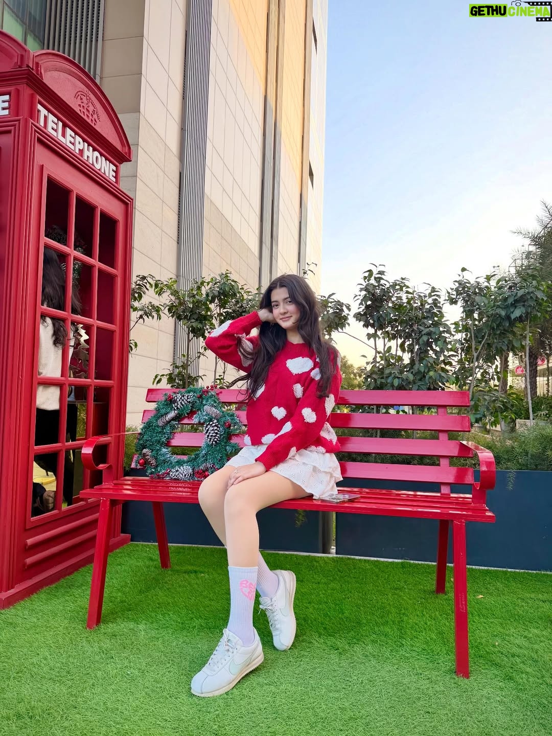 Palak Bharti - 26.3K Likes - When your outfit matches the Christmas mood 🎄