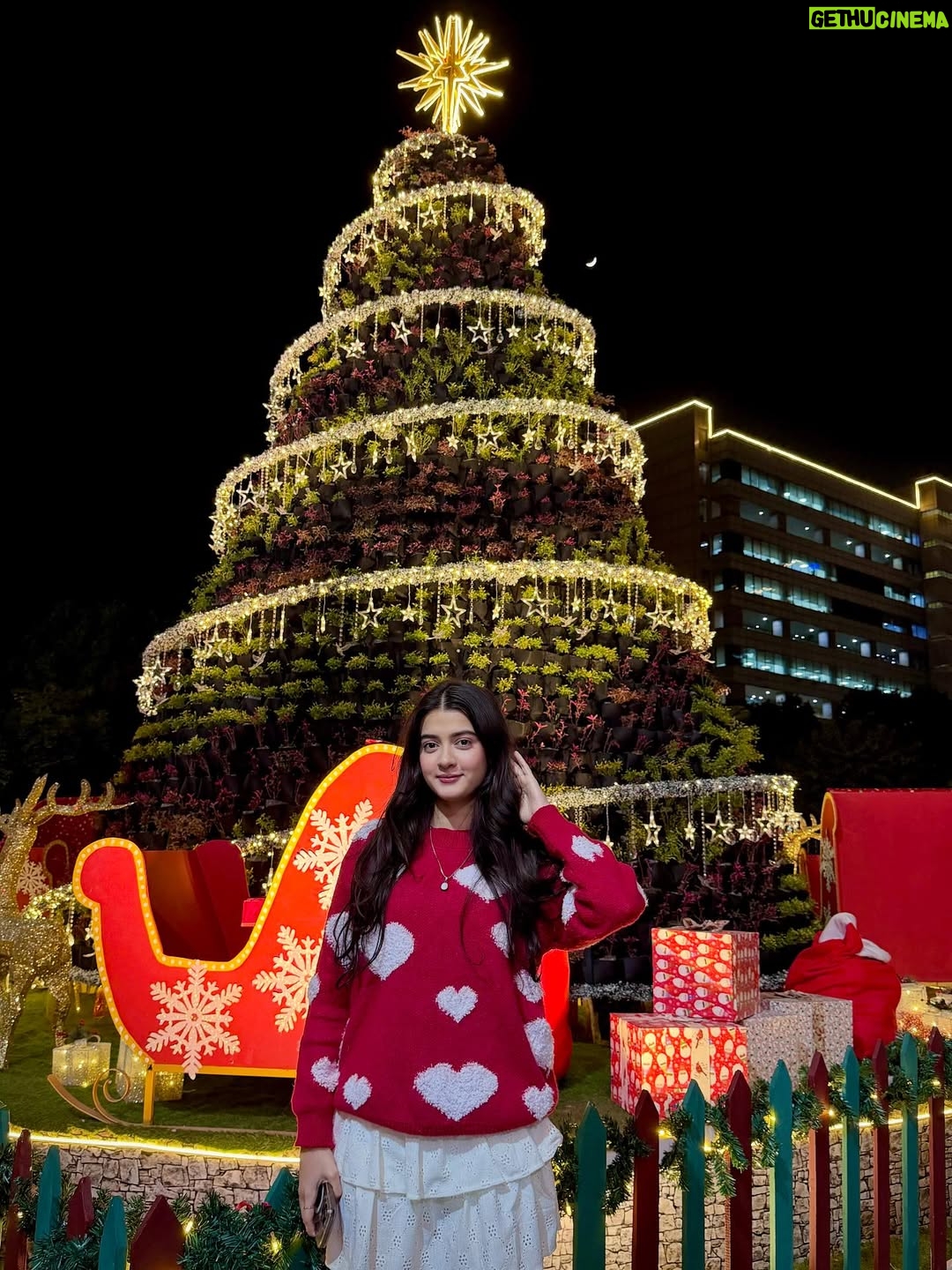 Palak Bharti - 26.3K Likes - When your outfit matches the Christmas mood 🎄