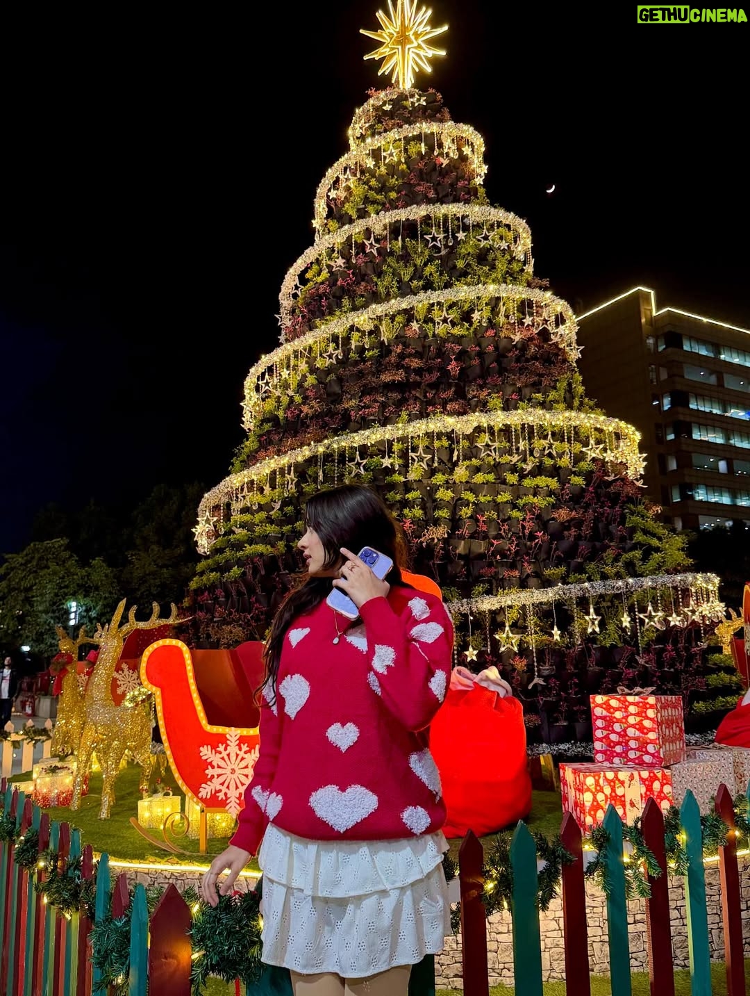 Palak Bharti - 26.3K Likes - When your outfit matches the Christmas mood 🎄