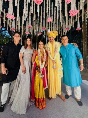 Pallak Yadav Instagram - - “Hath nahi chodhna Sath nahi Chodhna” We promised to never let go of each other, and that’s exactly what we’re living by. This is the promise we continue to keep.
Congratulations Jay & Harshala ♥️
Trust me everyone, this is the happiest I’ve ever seen him. He’s never been this happy, not even after winning the show 😮‍💨 Love truly does wonders 🥹🧸
Wishing you both a lifetime filled with love, laughter, understanding, and togetherness. May your married life be as beautiful and joyful as this moment, always. 🫶🏻
Missed you @shivamsharmatic !! BOOMBAAM 💥

PS - I’m so sorry for getting personal, but mujhe jaldi bua banao I didn’t know the dress code. I also want to wear a Paithani 😭 @jaydudhaneofficial 🥲🍕