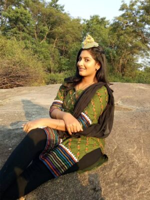 Pallavi Ramisetty Instagram - Some dear #flashback 2016
Google helped me revisit 🫶

Beautiful memories ~ throwback ~ 2016 ~ 10yearsago ~ shootdays ~ adadhe adharam ~ attarintiki dharedi ~ hardwork ~ etv ~ family ~ love ~ mydearmemories 🌱 #trending #Instagram