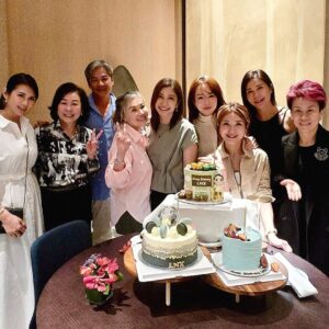 Pan Lingling Instagram - 很美的一个夜晚🎑
祝福 我永远的偶像南星🎂
生日快乐🎂
谢谢你邀请我们夫妻跟你一块庆生🎉
Happy Birthday 🎂🎉 @lnxglobal.official  @linanxing.lnx 

#生日快乐 
#美好的时光
#好友相聚 
#李南星
#黄世南 
#潘玲玲
