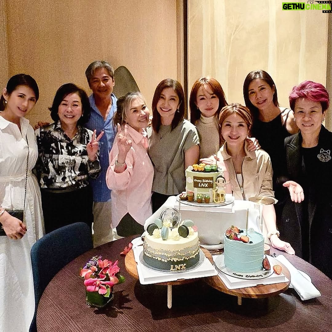 Pan Lingling - 1K Likes - 很美的一个夜晚🎑
祝福 我永远的偶像南星🎂
生日快乐🎂
谢谢你邀请我们夫妻跟你一块庆生🎉
Happy Birthday 🎂🎉 @lnxglobal.official  @linanxing.lnx 

#生日快乐 
#美好的时光
#好友相聚 
#李南星
#黄世南 
#潘玲玲