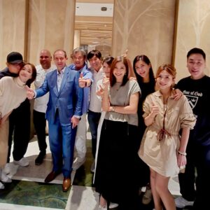 Pan Lingling Instagram - 很美的一个夜晚🎑
祝福 我永远的偶像南星🎂
生日快乐🎂
谢谢你邀请我们夫妻跟你一块庆生🎉
Happy Birthday 🎂🎉 @lnxglobal.official  @linanxing.lnx 

#生日快乐 
#美好的时光
#好友相聚 
#李南星
#黄世南 
#潘玲玲