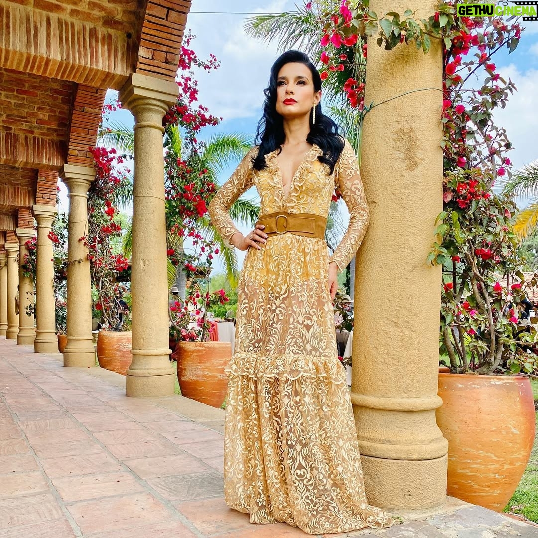 Paola Rey - 93K Likes - Hoy se emitió el último capítulo de @pasiondegavilanes 2 en @telemundo 🥰 Gracias a todos los que hicieron posible esta segunda temporada! Gracias a la cadena @telemundo @karenbarroeta @haroldsanchez5117 @cmoproduccionessas @anavitrola #ClaraMaria a los libretistas #IvanMartinez #JulioJimenez a mis directores @rodrigotrianadirector @vega.camilo #SergioOsorio, a todo el espectacular equipo detrás de cámara, profesionales y maravillosos Todos!!! Los adoro 🥰😘😍 gracias a mis nuevos compañeros de set! Fue un placer compartir con todos @yare_santana_ @valeria_caicedo99 @juanmarpo @sebastianosmer @katherineporto_ @alejandrolopeztv @bernardofloresmx @soy.camilarojas @jeronimocantillo @germanquinterol @eltatabedoya @jacobomontalvomodel @christopher.v2406 y muchos mas! Y en especial Gracias y que lindo reencuentro con todos mis Gavilanes de la primera temporada!!! Los adoro a todos 🥰❤️ @juanbaptistad @mariocimarro @michel123brown @natashaklauss27 @dannagarciao @kristililley @capacho_gonzalezg @zharickleonactriz 
Y GRACIAS a TODOS los FANS #pasiondegavilanes porque esto es GRACIAS a Ustedes!!! Los adoro 🥰❤️😘 Gracias a mi @mclmanager eres la más! 🥰 te adoro 🥰😘
#JimenaElizondo #PaolaRey #pasiondegavilanes2