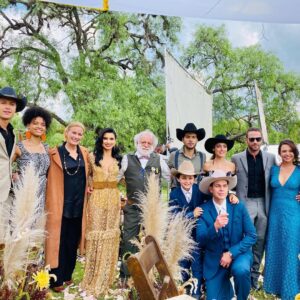 Paola Rey Instagram - Hoy se emitió el último capítulo de @pasiondegavilanes 2 en @telemundo 🥰 Gracias a todos los que hicieron posible esta segunda temporada! Gracias a la cadena @telemundo @karenbarroeta @haroldsanchez5117 @cmoproduccionessas @anavitrola #ClaraMaria a los libretistas #IvanMartinez #JulioJimenez a mis directores @rodrigotrianadirector @vega.camilo #SergioOsorio, a todo el espectacular equipo detrás de cámara, profesionales y maravillosos Todos!!! Los adoro 🥰😘😍 gracias a mis nuevos compañeros de set! Fue un placer compartir con todos @yare_santana_ @valeria_caicedo99 @juanmarpo @sebastianosmer @katherineporto_ @alejandrolopeztv @bernardofloresmx @soy.camilarojas @jeronimocantillo @germanquinterol @eltatabedoya @jacobomontalvomodel @christopher.v2406 y muchos mas! Y en especial Gracias y que lindo reencuentro con todos mis Gavilanes de la primera temporada!!! Los adoro a todos 🥰❤️ @juanbaptistad @mariocimarro @michel123brown @natashaklauss27 @dannagarciao @kristililley @capacho_gonzalezg @zharickleonactriz
Y GRACIAS a TODOS los FANS #pasiondegavilanes porque esto es GRACIAS a Ustedes!!! Los adoro 🥰❤️😘 Gracias a mi @mclmanager eres la más! 🥰 te adoro 🥰😘
#JimenaElizondo #PaolaRey #pasiondegavilanes2