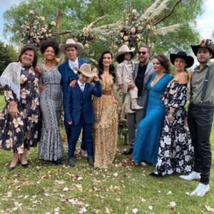 Paola Rey Instagram - Hoy se emitió el último capítulo de @pasiondegavilanes 2 en @telemundo 🥰 Gracias a todos los que hicieron posible esta segunda temporada! Gracias a la cadena @telemundo @karenbarroeta @haroldsanchez5117 @cmoproduccionessas @anavitrola #ClaraMaria a los libretistas #IvanMartinez #JulioJimenez a mis directores @rodrigotrianadirector @vega.camilo #SergioOsorio, a todo el espectacular equipo detrás de cámara, profesionales y maravillosos Todos!!! Los adoro 🥰😘😍 gracias a mis nuevos compañeros de set! Fue un placer compartir con todos @yare_santana_ @valeria_caicedo99 @juanmarpo @sebastianosmer @katherineporto_ @alejandrolopeztv @bernardofloresmx @soy.camilarojas @jeronimocantillo @germanquinterol @eltatabedoya @jacobomontalvomodel @christopher.v2406 y muchos mas! Y en especial Gracias y que lindo reencuentro con todos mis Gavilanes de la primera temporada!!! Los adoro a todos 🥰❤️ @juanbaptistad @mariocimarro @michel123brown @natashaklauss27 @dannagarciao @kristililley @capacho_gonzalezg @zharickleonactriz
Y GRACIAS a TODOS los FANS #pasiondegavilanes porque esto es GRACIAS a Ustedes!!! Los adoro 🥰❤️😘 Gracias a mi @mclmanager eres la más! 🥰 te adoro 🥰😘
#JimenaElizondo #PaolaRey #pasiondegavilanes2