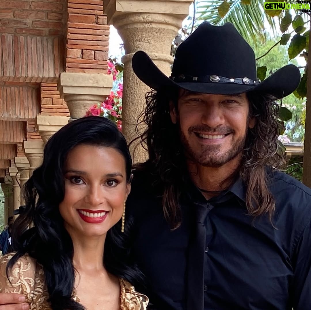 Paola Rey - 93K Likes - Hoy se emitió el último capítulo de @pasiondegavilanes 2 en @telemundo 🥰 Gracias a todos los que hicieron posible esta segunda temporada! Gracias a la cadena @telemundo @karenbarroeta @haroldsanchez5117 @cmoproduccionessas @anavitrola #ClaraMaria a los libretistas #IvanMartinez #JulioJimenez a mis directores @rodrigotrianadirector @vega.camilo #SergioOsorio, a todo el espectacular equipo detrás de cámara, profesionales y maravillosos Todos!!! Los adoro 🥰😘😍 gracias a mis nuevos compañeros de set! Fue un placer compartir con todos @yare_santana_ @valeria_caicedo99 @juanmarpo @sebastianosmer @katherineporto_ @alejandrolopeztv @bernardofloresmx @soy.camilarojas @jeronimocantillo @germanquinterol @eltatabedoya @jacobomontalvomodel @christopher.v2406 y muchos mas! Y en especial Gracias y que lindo reencuentro con todos mis Gavilanes de la primera temporada!!! Los adoro a todos 🥰❤️ @juanbaptistad @mariocimarro @michel123brown @natashaklauss27 @dannagarciao @kristililley @capacho_gonzalezg @zharickleonactriz 
Y GRACIAS a TODOS los FANS #pasiondegavilanes porque esto es GRACIAS a Ustedes!!! Los adoro 🥰❤️😘 Gracias a mi @mclmanager eres la más! 🥰 te adoro 🥰😘
#JimenaElizondo #PaolaRey #pasiondegavilanes2
