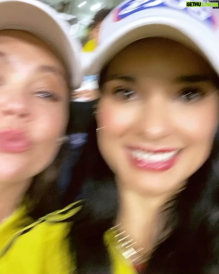 Paola Rey - 89.6K Likes - Hoy #tbt❤️ con @golcaracol apoyando a mi @fcfseleccioncol !!! 
@natashaklauss27 @esparzaemmanuel @danielahenao10 @kevinburyoficial @manuelat7 @caracoltv @pabloaaponte @caracoltv 
#seleccioncolombia #colombia ❤️❤️❤️