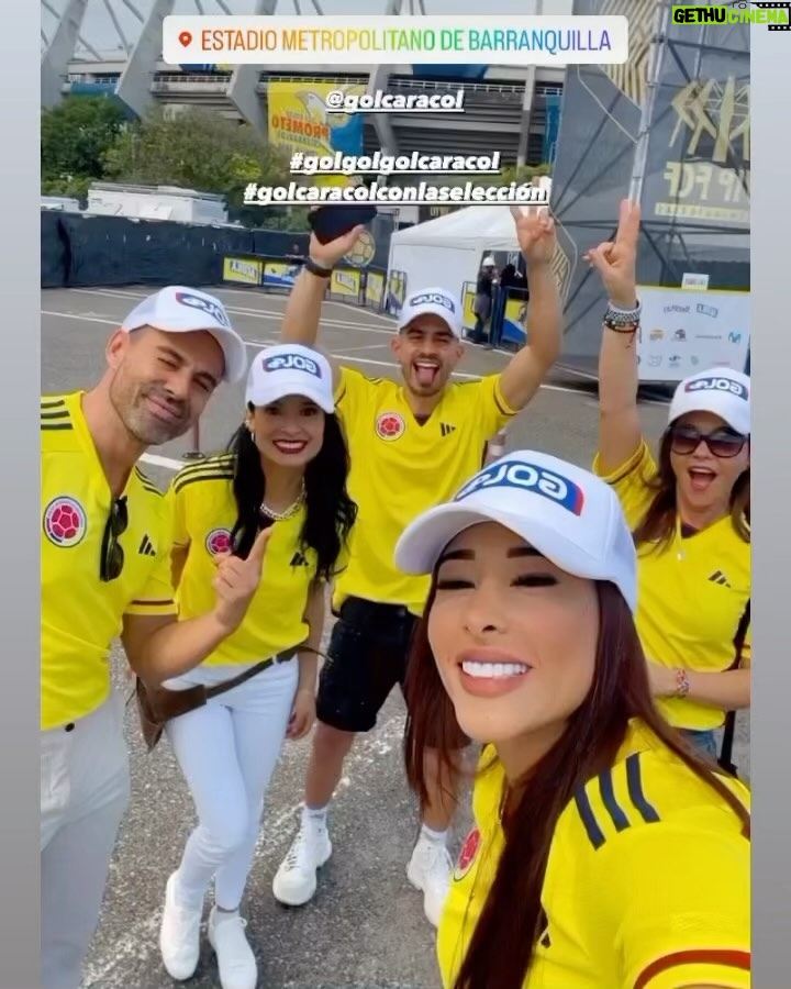 Paola Rey - 89.6K Likes - Hoy #tbt❤️ con @golcaracol apoyando a mi @fcfseleccioncol !!! 
@natashaklauss27 @esparzaemmanuel @danielahenao10 @kevinburyoficial @manuelat7 @caracoltv @pabloaaponte @caracoltv 
#seleccioncolombia #colombia ❤️❤️❤️
