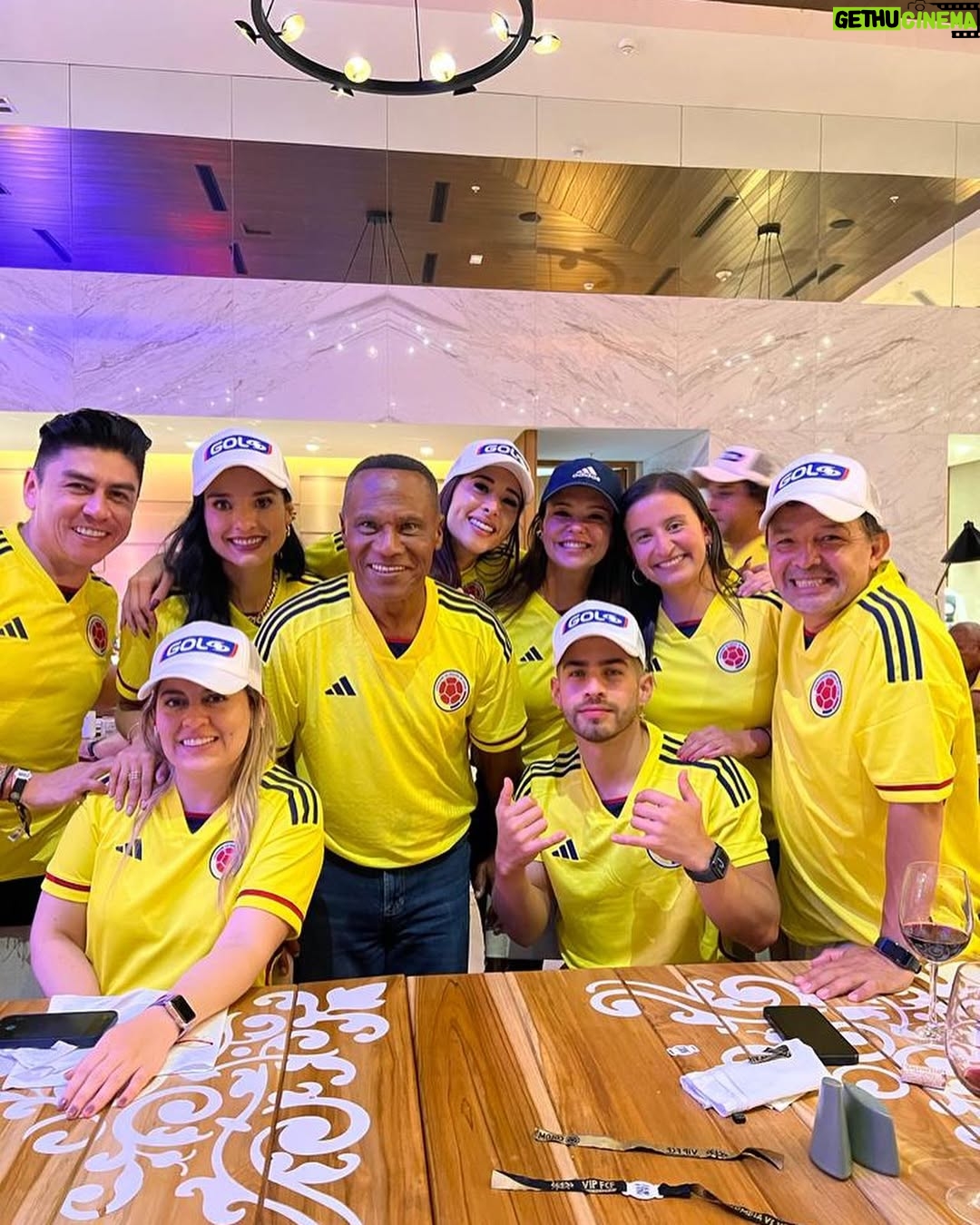 Paola Rey - 89.6K Likes - Hoy #tbt❤️ con @golcaracol apoyando a mi @fcfseleccioncol !!! 
@natashaklauss27 @esparzaemmanuel @danielahenao10 @kevinburyoficial @manuelat7 @caracoltv @pabloaaponte @caracoltv 
#seleccioncolombia #colombia ❤️❤️❤️