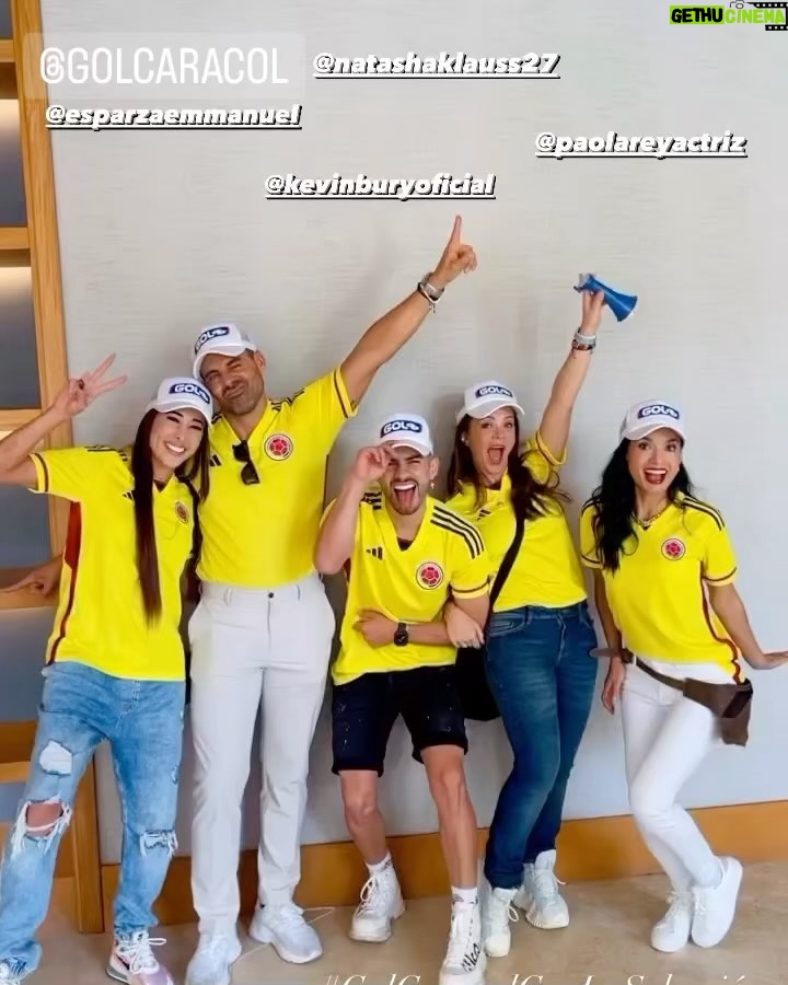 Paola Rey - 89.6K Likes - Hoy #tbt❤️ con @golcaracol apoyando a mi @fcfseleccioncol !!! 
@natashaklauss27 @esparzaemmanuel @danielahenao10 @kevinburyoficial @manuelat7 @caracoltv @pabloaaponte @caracoltv 
#seleccioncolombia #colombia ❤️❤️❤️