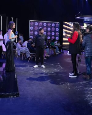 Paola Rey Instagram - Les tengo una súper noticia! Llega la segunda temporada de Pasion de Gavilanes a las pantallas de @caracotv en el 2023 🥰🥰🥰, aquí fotos del evento de presentación de la programación de @caracoltv para el próximo año! Mi @mclmanager Gracias por tanto! Te quiero mucho 🥰😘❤️
Styling @catalinaramirezm
Pantalón y top de @diegoguarnizomoda @diegogzo
Aretes @pajarolimon
Pulsera @aciumcolombia
Makeup @ellenpavac
Fotos: @dianarizafotografia @caracoltv
Manager: @mclmanager