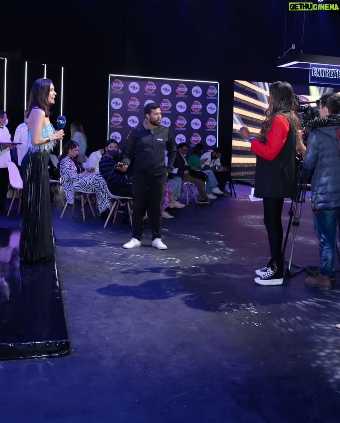 Paola Rey - 136.2K Likes - Les tengo una súper noticia! Llega la segunda temporada de Pasion de Gavilanes a las pantallas de @caracotv en el 2023 🥰🥰🥰, aquí fotos del evento de presentación de la programación de @caracoltv para el próximo año! Mi @mclmanager Gracias por tanto! Te quiero mucho 🥰😘❤️

Styling @catalinaramirezm
Pantalón y top de @diegoguarnizomoda @diegogzo 
Aretes @pajarolimon
Pulsera @aciumcolombia
Makeup @ellenpavac 
Fotos: @dianarizafotografia @caracoltv
Manager: @mclmanager