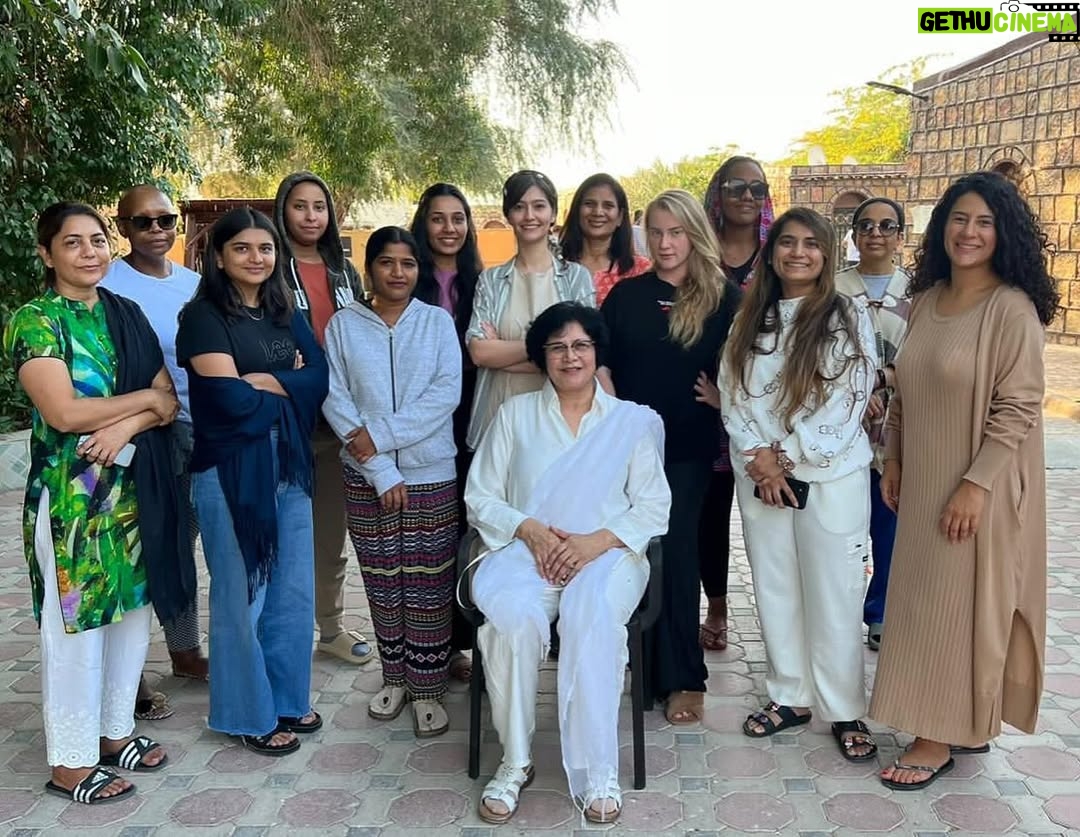 Pardis Ahmadieh - 39.8K Likes - ♥️🌏♥️
این ما هستیم 
از همه جا
ولی
قلب‌هامون با هم
♥️🤝🏼♥️
___________________
This is us
from every where
but
hearts together
♥️🤝🏼♥️

#vipassana