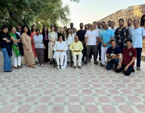 Pardis Ahmadieh Instagram - ♥️🌏♥️
این ما هستیم 
از همه جا
ولی
قلب‌هامون با هم
♥️🤝🏼♥️
___________________
This is us
from every where
but
hearts together
♥️🤝🏼♥️

#vipassana