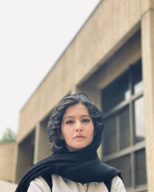 Pardis Ahmadieh Instagram - …
عابد که نه از بهر خدا گوشه نشیند
بیچاره در آیینه تاریک چه بیند

#گلستان_سعدی
وای از این سعدی🤍 

عکس @fatemetaghavi_