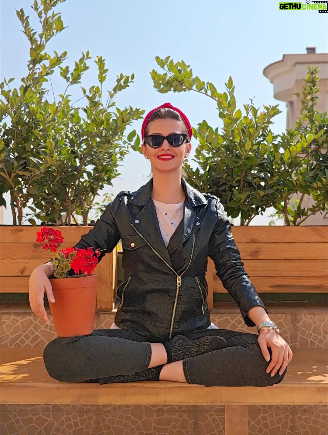 Pardis Ahmadieh - 90.3K Likes - ⁨	⁨	شُکوهِ تو درونِ خودته
بیرون دنبالش نگرد
سکوت کن 
گوش کن 
بذار قد بلندی کنه 
و این جهان رو با عشق نشونت بده❤️

📷 ‪‪@samanehkavandi‬‬ 🫶🏽

بالکن زیبای لومینوس 
@luminouss.nest
