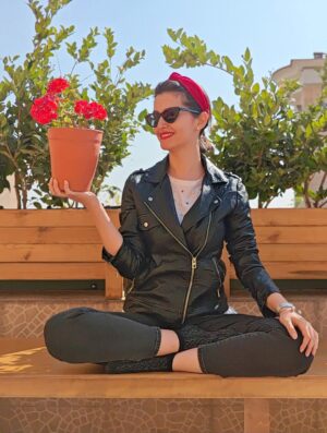 Pardis Ahmadieh Instagram - ⁨	⁨	شُکوهِ تو درونِ خودته
بیرون دنبالش نگرد
سکوت کن 
گوش کن 
بذار قد بلندی کنه 
و این جهان رو با عشق نشونت بده❤️

📷 ‪‪@samanehkavandi‬‬ 🫶🏽

بالکن زیبای لومینوس 
@luminouss.nest
