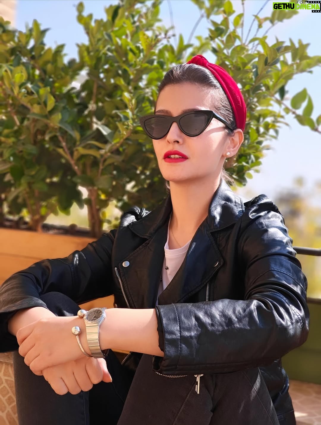 Pardis Ahmadieh - 90.3K Likes - ⁨	⁨	شُکوهِ تو درونِ خودته
بیرون دنبالش نگرد
سکوت کن 
گوش کن 
بذار قد بلندی کنه 
و این جهان رو با عشق نشونت بده❤️

📷 ‪‪@samanehkavandi‬‬ 🫶🏽

بالکن زیبای لومینوس 
@luminouss.nest