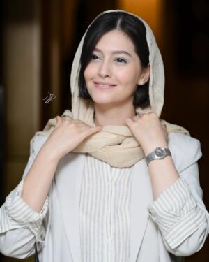 Pardis Ahmadieh Instagram - با شماست که جون میگیریم🧡

#اکران_مردمی_پول_پارتی#لوتوس_مال_نازي_اباد 

📷 1 @soroushmn_ 🌟
📷 2 @rouhollah_hz_artworks 🌟