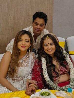 Pariva Pranati Instagram - And just like that she found the one… @roopaltyagi06 ❤️❤️
There are friends who are in your life beyond time and distance and explanations… and you know that through thick and thin you will stand by each other… celebrating and cheering through each milestone… loads of love and luck my baby and Nomish for this new chapter in your life ❤️❤️

#dulhan #happy #blessed #love #marriage #bride 

@roopaltyagi06 
@iampuneetsuchdeva 
@iam.anshulsingh