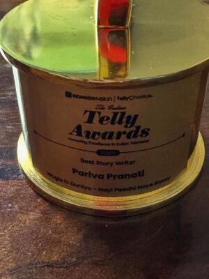 Pariva Pranati Instagram - It has been so motivating to be appreciated for my storytelling… @the_indian_telly_awards @tellychakkar Thankyou so much for this award for “the Best Story”… 

Thankyou so much @jd_majethia sir for believing in me… and always being so supportive… 🤗🤗❤️

And then my Wagle ki Duniya … @waglekiduniyafamilygroup @hatsoffproduction @sonysab… a world so beautiful… unmatched in its vibe …  a team that resonates positivity and blessings… thankyou to the entire team… ❤️❤️

Thankyou for the motivation and 📸 @iampuneetsuchdeva