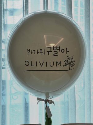 Park Se-young Instagram - 안녕하세요, 박세영입니다.
오랜만에 피드로 인사드립니다.

지난 5월 중순,
예쁜 딸을 무사히 출산했습니다.
임신과 출산이라는 소중하고 조심스러운 시간을 보내며,
자연스럽게 SNS도 한동안 멈추게 되었습니다.
그동안 소식을 기사로 접하고
따뜻한 축하와 마음을 전해주신 모든 분들께
진심으로 감사드립니다.

임신 준비부터 출산 후 산후조리까지,
많은 분들의 관심과 도움 덕분에
무사히 집으로 돌아올 수 있었고,
이제야 조금 여유가 생겨 이렇게 글을 씁니다.

앞으로는 일상도 천천히 나누고,
몸과 마음도 잘 회복하여
다시 좋은 모습으로 인사드릴 수 있도록 준비하겠습니다.
진심 어린 축하와 응원에,
다시 한번 감사드립니다.

태명은 ‘구별이’입니다:)
세상 속에서 구별된 존재로 자라나길
바라는 마음을 담아 지은 태명이에요.
앞으로 구별이의 소식에도
많은 관심과 사랑 부탁드립니다:)