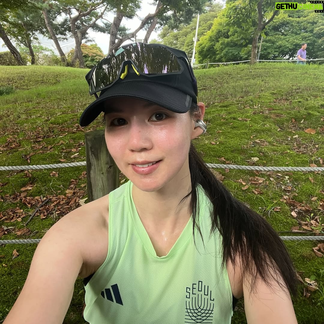 Park Si-eun - 5.9K Likes - 나의 9월👋 감기도 데려가~👋👋
#moments 🧡💚