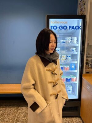 Park Yu-rim Instagram - 두바이 초콜릿에서 아부다비 초콜릿으로 갈아탄 영똥씨랑 🤭
👚  @majofactory 
📖  도쿄 우에노 스테이션