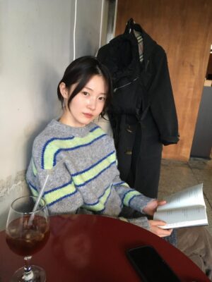 Park Yu-rim Instagram - 두바이 초콜릿에서 아부다비 초콜릿으로 갈아탄 영똥씨랑 🤭
👚  @majofactory 
📖  도쿄 우에노 스테이션