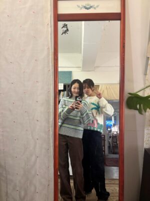 Park Yu-rim Instagram - 두바이 초콜릿에서 아부다비 초콜릿으로 갈아탄 영똥씨랑 🤭
👚  @majofactory 
📖  도쿄 우에노 스테이션