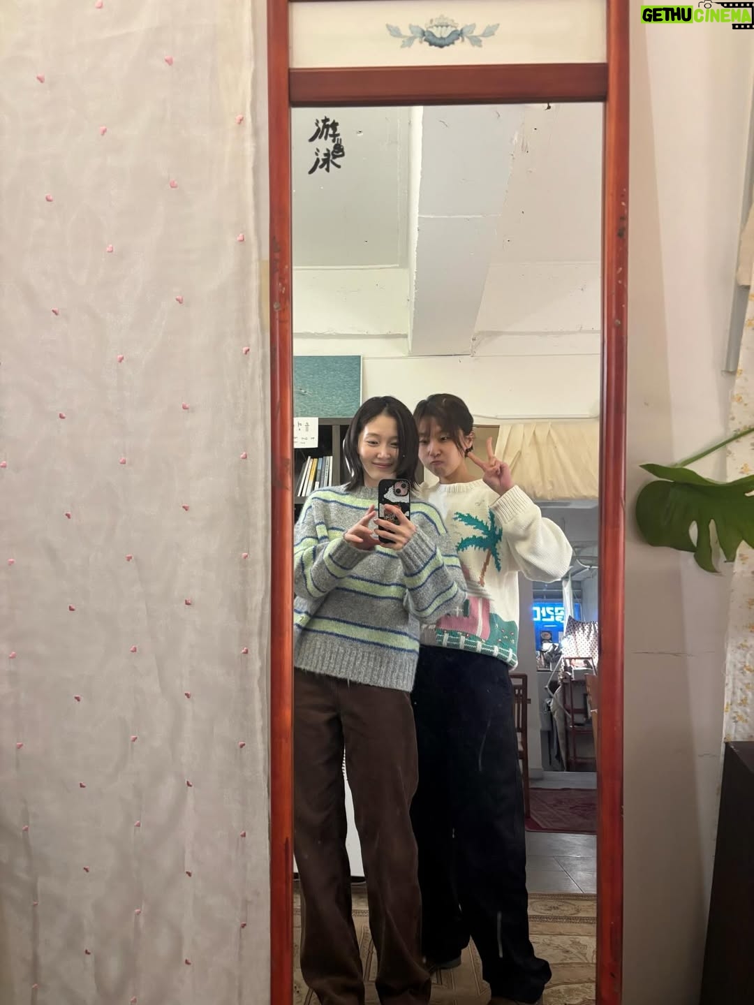 Park Yu-rim - 6.9K Likes - 두바이 초콜릿에서 아부다비 초콜릿으로 갈아탄 영똥씨랑 🤭
👚  @majofactory 
📖  도쿄 우에노 스테이션