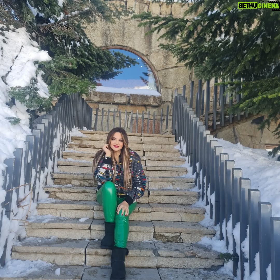 Pascale Machaalani - 19.9K Likes - #أحد_مبارك للجميع احلى شي #الطقس #الحلو مع #الثلج هيدا #لبنان #لبنان_الحلو #عيشوا_حياتكم #حبك_مئذي #باسكال_مشعلاني #باسكال_مشعلاني_٢٠٢٣#pascalemachaalani #lebanon #faqra #faraya #snow #sunday #february