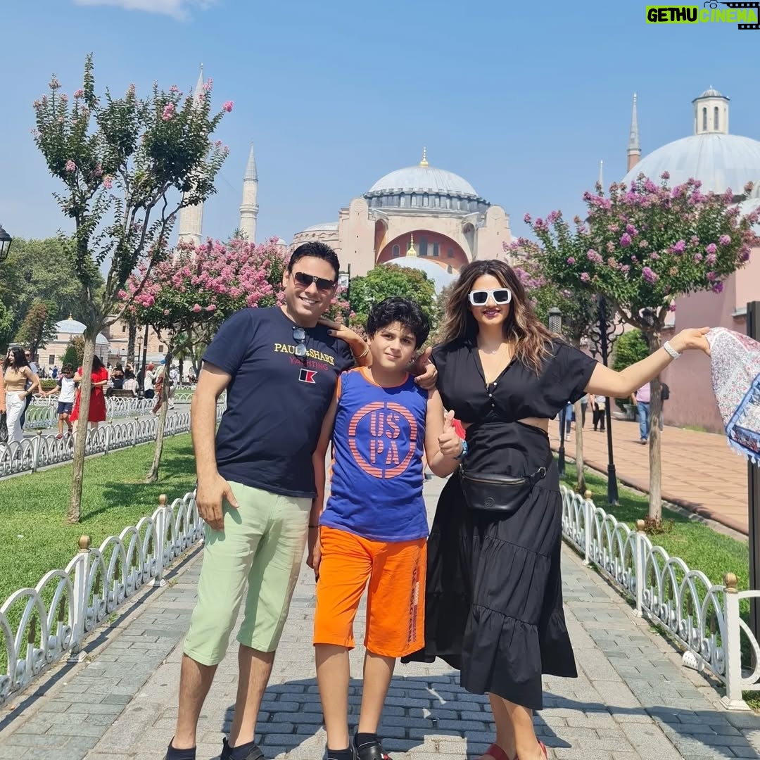 Pascale Machaalani - 17K Likes - #goodmorning #vacation #family #familytime #summer #turkey #istanbul #hagiasophia #ayasofya #pascalemachaalani #mosque #sultanahmet #sevenhillsrestaurant @melhemabouchedid #باسكال_مشعلاني #ع_بيروت #تركيا #اسطنبول