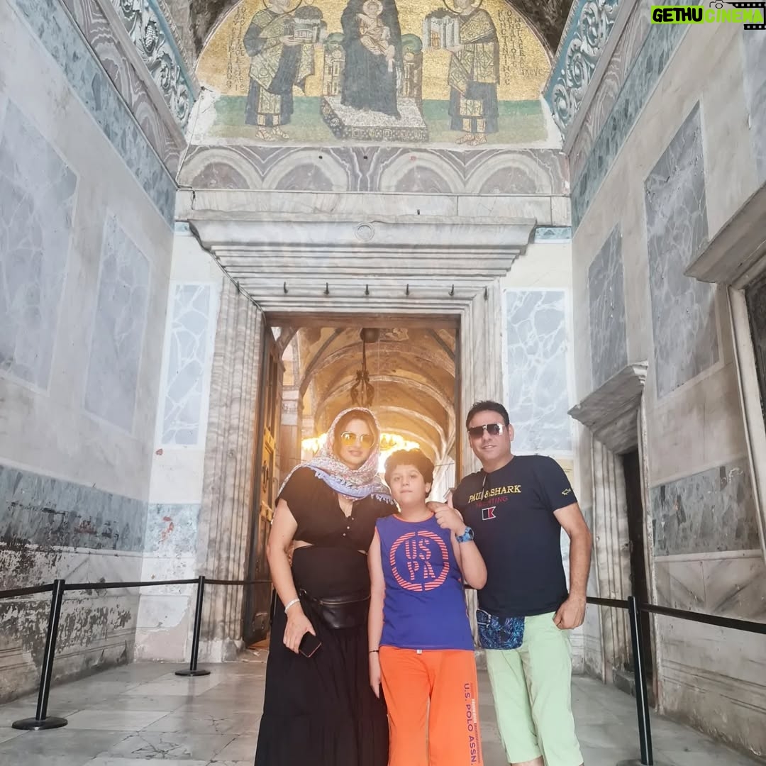 Pascale Machaalani - 17K Likes - #goodmorning #vacation #family #familytime #summer #turkey #istanbul #hagiasophia #ayasofya #pascalemachaalani #mosque #sultanahmet #sevenhillsrestaurant @melhemabouchedid #باسكال_مشعلاني #ع_بيروت #تركيا #اسطنبول