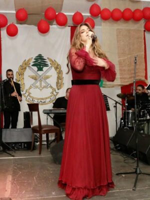 Pascale Machaalani Instagram - #حفلة #عيد_الاستقلال #لبنان
#باسكال_مشعلاني
#pascalemachaalani @tarekrizkofficial
@michelbeainy
@charbel.assaf.makeup
@lilygardenslb dress
@royselvador #stylist
#lebanon