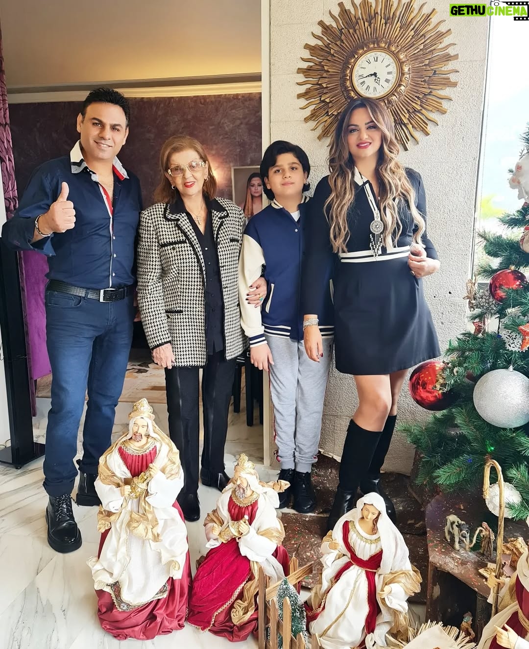 Pascale Machaalani - 15.7K Likes - #ميلاد_مجيد ما في احلى من جمعة #العائلة #ضحك #اغاني #محبة #لبنان #آدما #باسكال_مشعلاني #merrychristmas ##merrychristmas #2022#