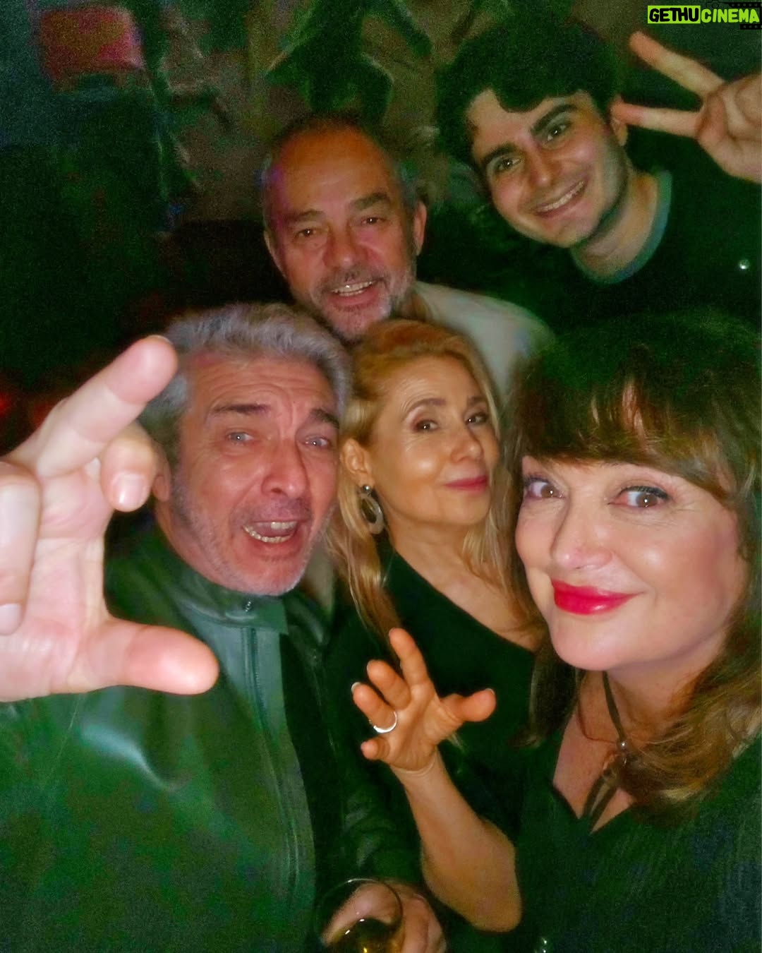 Patricia Echegoyen - 6.8K Likes - Final de rodaje...hermosa noche...se los quiere.❤️❤️❤️❤️..@polittiandrea @ricardodarinok...@yosoygalo @carlossantamariaok