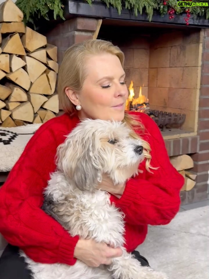 Patricia Kelly - 4.5K Likes - Merry Christmas to you and your loved ones!♥️🎄🌟🎄🎄🎄 #familytime #offline #love #christmaspost