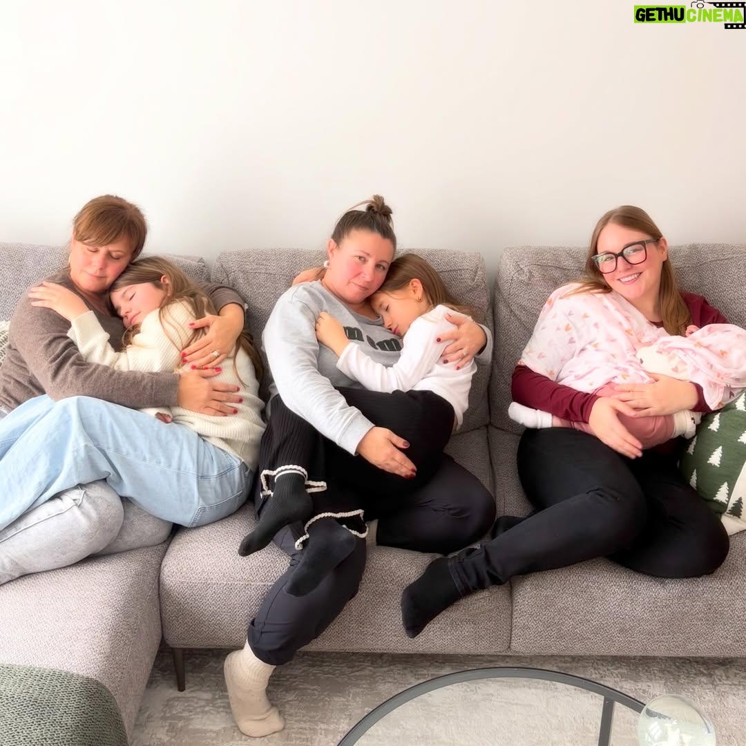 Patricia Paquin - 3.2K Likes - Moment mères-filles ❤️❤️❤️
@jessica.barker_  @claudialalancette