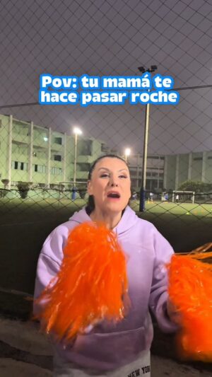 Patricia Portocarrero Instagram - Cuando una mamá ama… ama con todo: grita en la tribuna, hace roche sin querer y todavía se aguanta oler medias que parecen armas biológicas 😂💜
Pero al final del día, entre risas, vergüenzas y ese amor que no se acaba, hay algo que siempre nos salva:
✨ Suavitel, que deja la ropa oliendo a limpio por más travesuras, goles y crecimientos repentinos.
Porque los hijos crecen…
pero el amor (y la fragancia) se quedan. 💜
#Suavitel #AmorDeMamá #PatriciaPortocarrero
Publicidad
