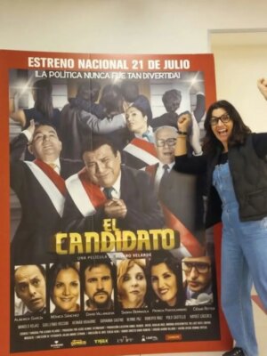 Patricia Portocarrero Instagram - Ya que todos hacen este trend… ni modo, le voy yo también.
Si me miro 10 años atrás, me veo ilusionada, con un chiquitín que había llegado a mi vida tres años antes y me había cambiado el rumbo para siempre.
No tenía idea de lo que se venía. Pero hoy, miro atrás y me siento profundamente orgullosa de lo que hemos construido juntos.
En el camino confirmé que mis hermanos y mis sobrinos no son sólo familia: son refugio, son mi lugar seguro y son memoria viva de los recuerdos que tengo de mis padres.
Reafirmé que la familia —la que toca y la que se elige— es mi verdadera fortaleza. Y ahí aparecen las amigas de la vida y los amigos del teatro… esos que no se van, que crecen contigo, que han visto tus luces y tus sombras, siguen ahí. Y eso dice mucho.
El tiempo pasa, pero lo verdadero permanece.
Hoy, a mis 52, no me siento vieja. Me siento sabia en mi madurez, más liviana, más honesta conmigo.
Sigo aprendiendo, sigo cayendo, sigo riendo… pero ya no me corro de mí.
Y si algo sé hoy, es esto: la vida no era llegar rápido, era llegar acompañada.
Y ahí no más, al poco tiempo, llegó mi Fabri. Que nos deparará llegar al 2036🥰? Juntos todo se puede!
#2016❤️ #trendingreels #cantstop